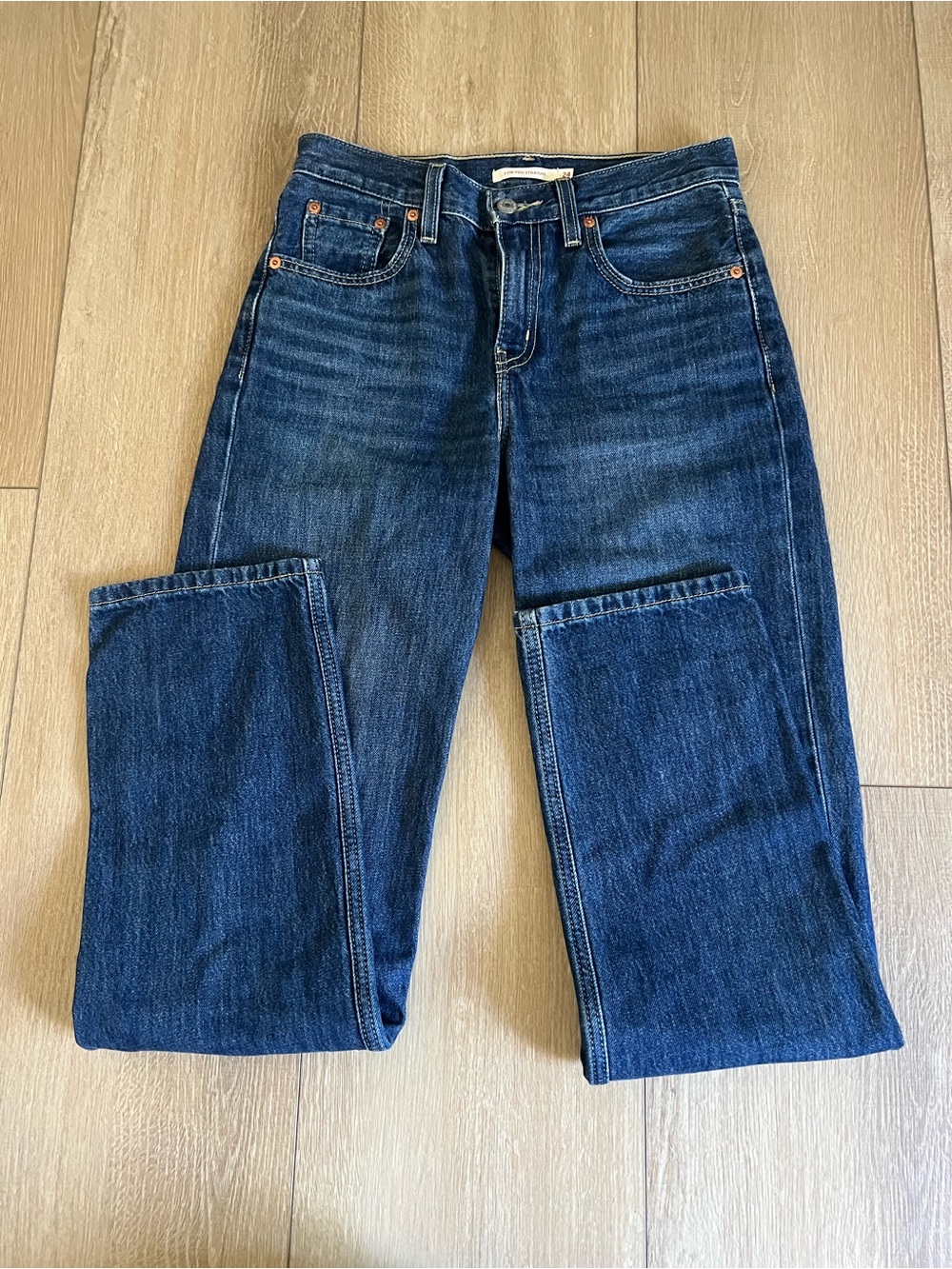 Levi’s women’s low pro straight dark wash size 24x30 - Picture 3 of 5